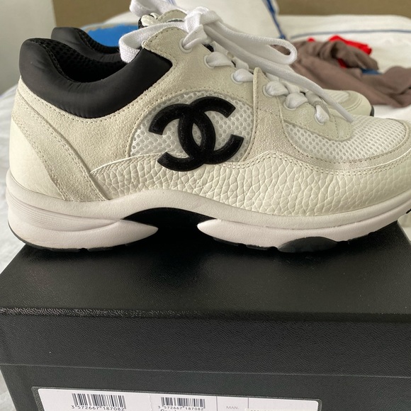 Chanel black and white classic sneakers, size 36.5 - Picture 2 of 9